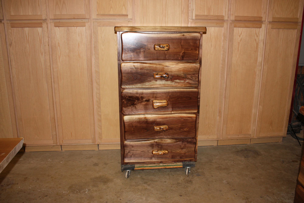 Walnut chest of drawers